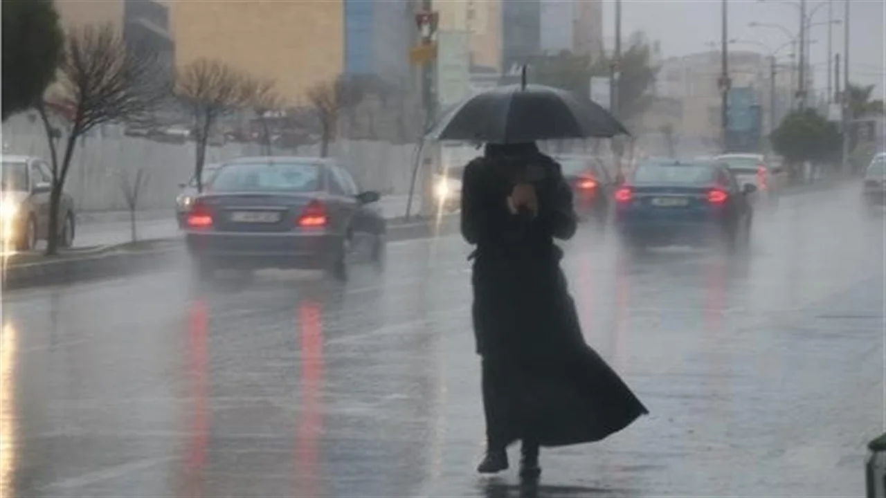 تغير مفاجئ في حالة الطقس وسط توقعات بانخفاض درجات الحرارة وفرص لهطول أمطار نهاراً